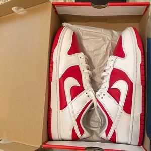 NIKE DUNK LOWS CHAMPIONSHIP RED